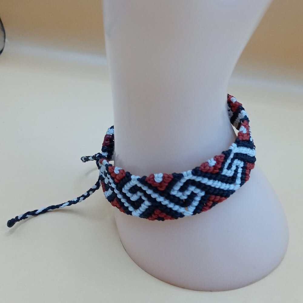 Multicolor Handwoven Macrame Thread Bracelet Design Patterns - Picture 7 of 10